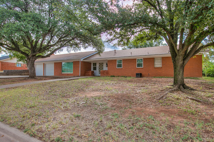 Property Photo: 3509 W Beauregard Avenue TX 76904