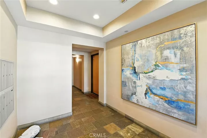 Property Photo:  1241 S Westgate Avenue 202  CA 90025 