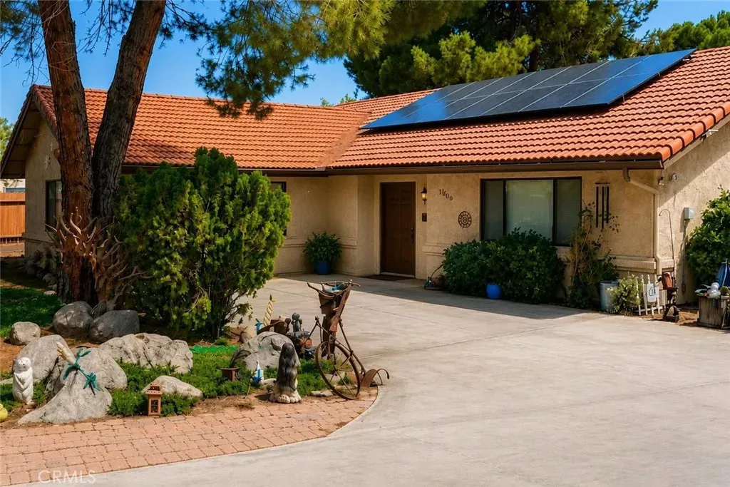 Property Photo:  3811 Wagon Wheel Drive  CA 93240 