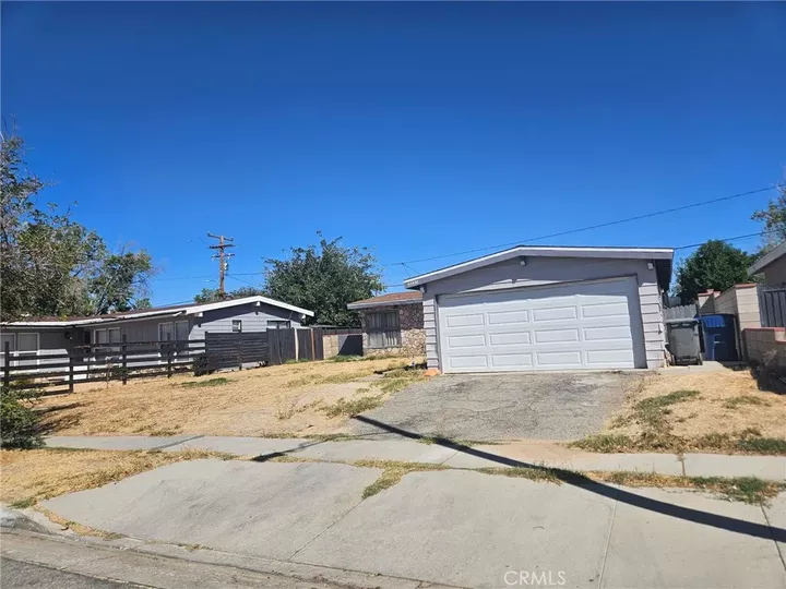 Property Photo:  45538 Fig Ave  CA 93534 