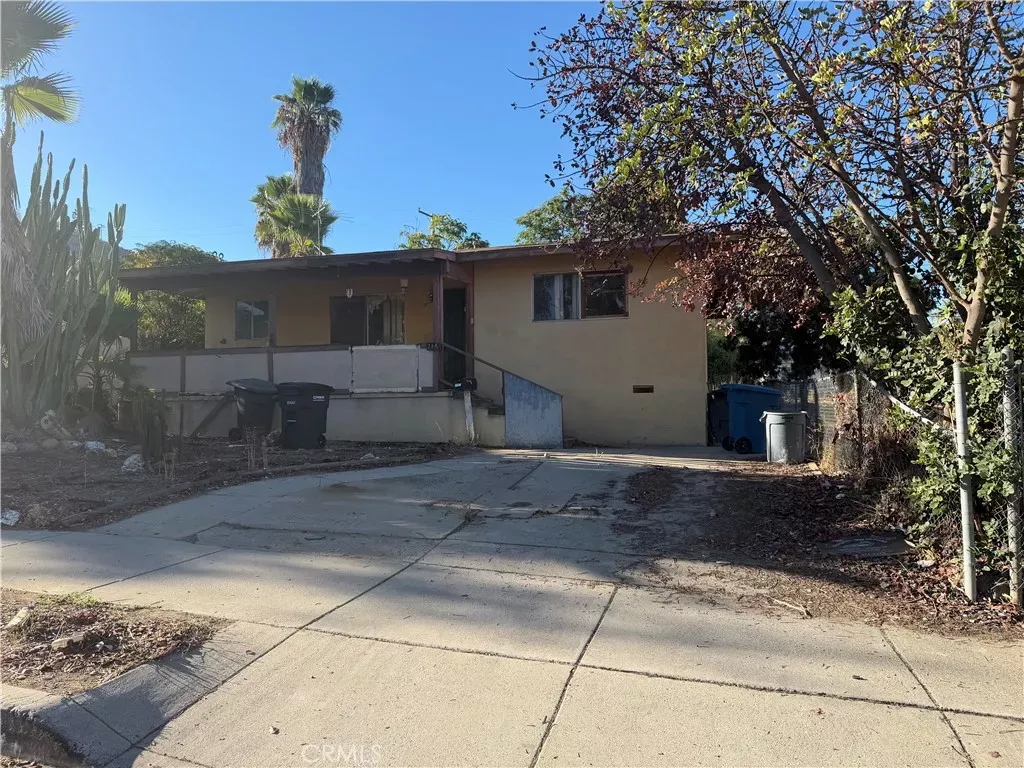 Property Photo:  214 E Peck  CA 92530 