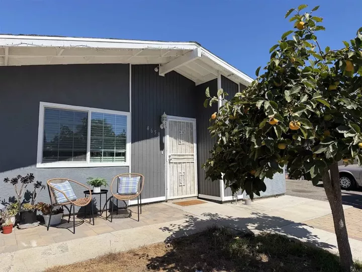 Property Photo: 4658 Calle Del Palo CA 92057