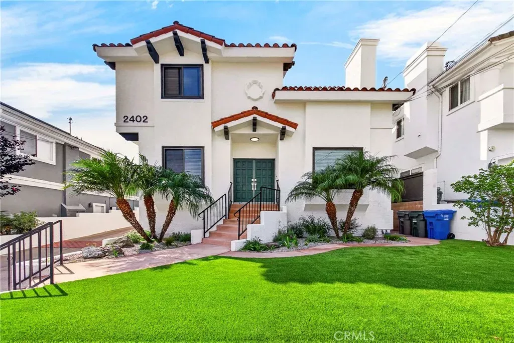 Property Photo: 2402 Clark Lane A CA 90278