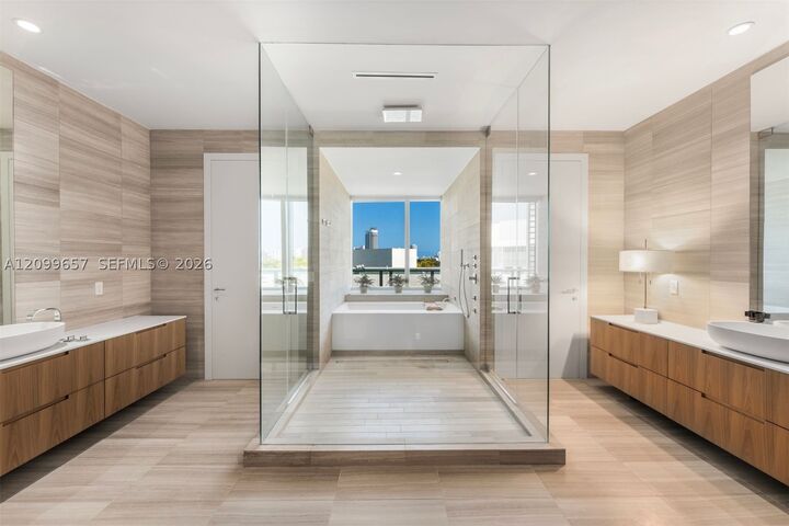Property Photo: 4701 N Meridian Ave 512 FL 33140