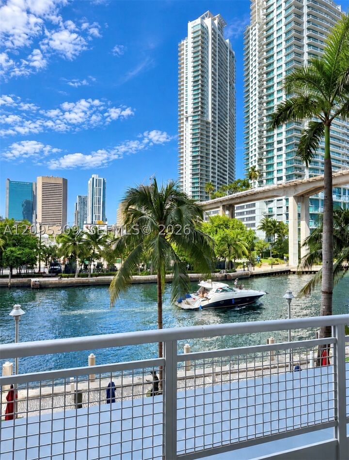 Property Photo:  690 SW 1st Ct 305  FL 33130 