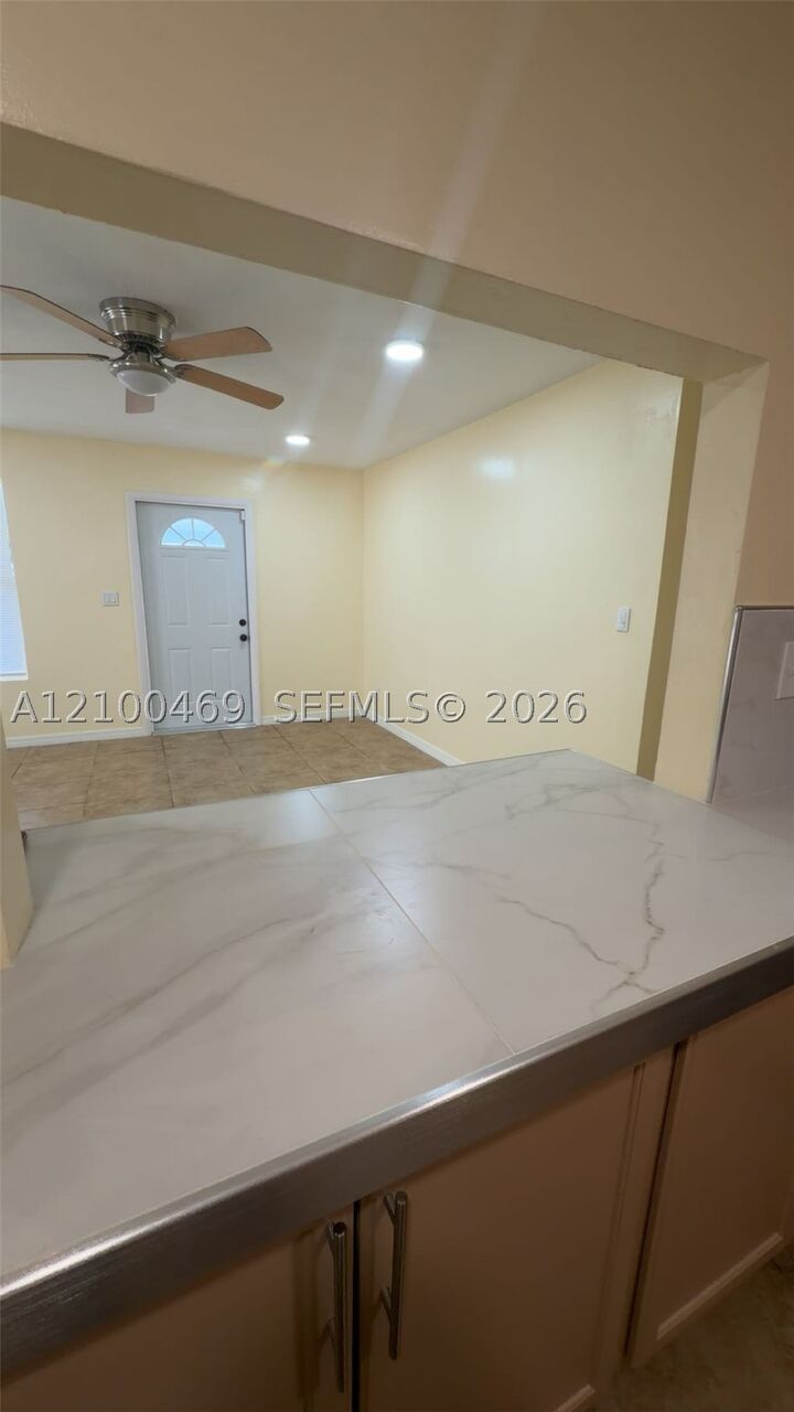 Property Photo:  801 W 4th St  FL 33401 