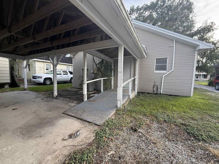 Property Photo: 712 N 11th Street TX 77627