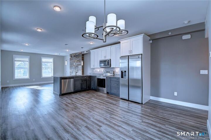 Property Photo:  202 Park Road  CT 06119 