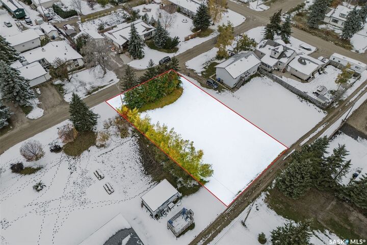 Property Photo:  304 7th Street  SK S0E 1P0 