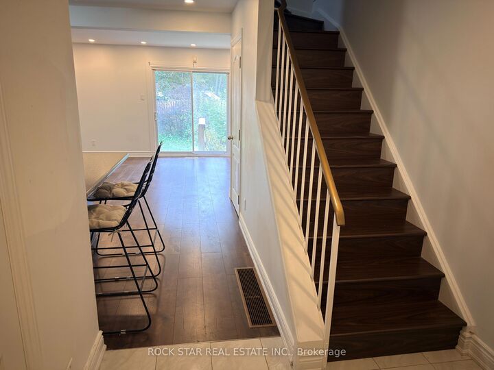Property Photo:  15 Hardcastle Court Upper  ON L6S 2B2 