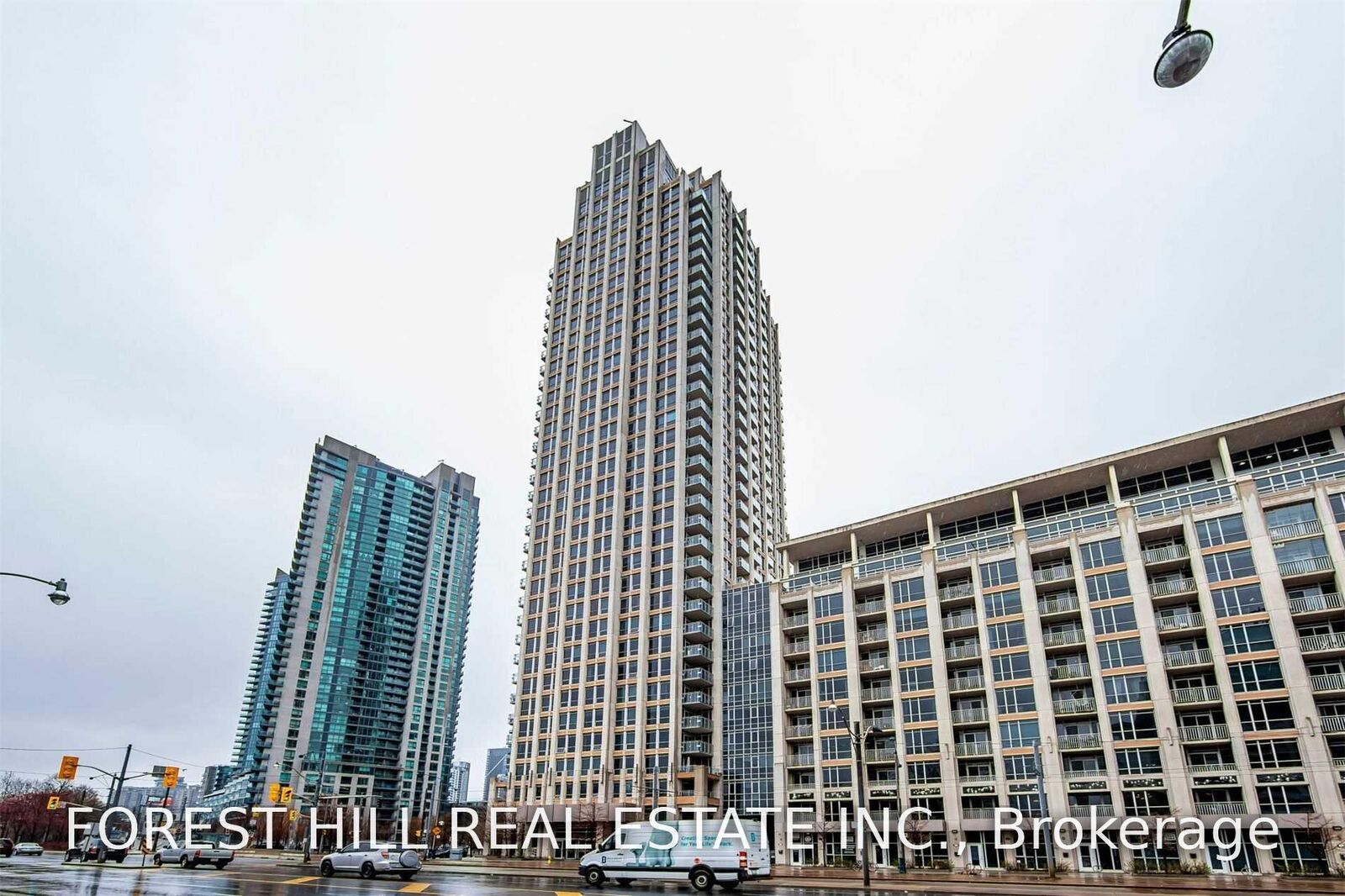 Property Photo:  628 Fleet Street S 812  ON M5V 1A8 