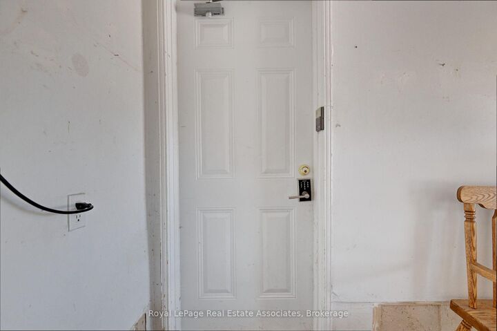 Property Photo:  41 Greenview Circle Lower  ON L6A 0B5 