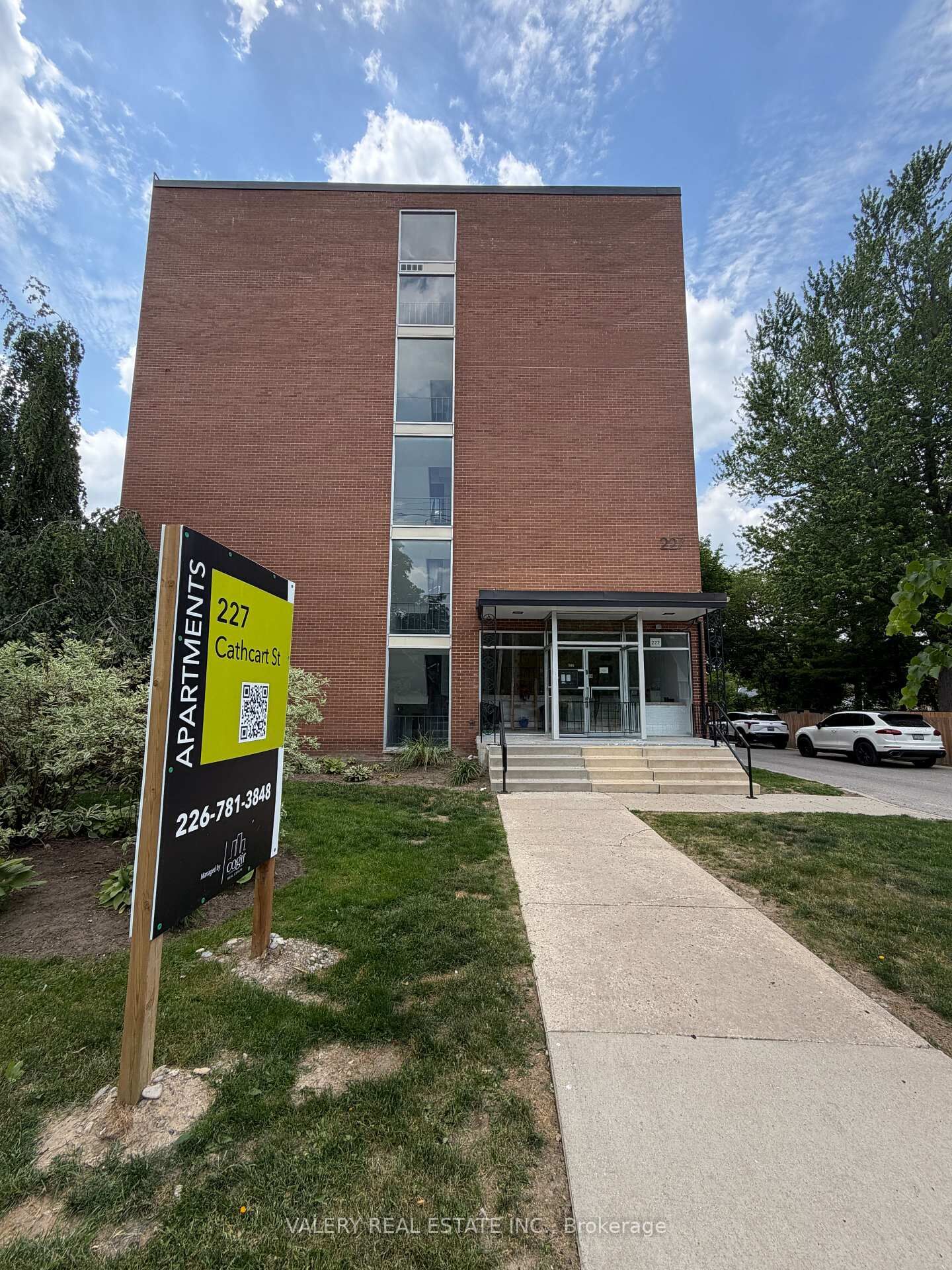 Property Photo:  227 Cathcart Street 607  ON  