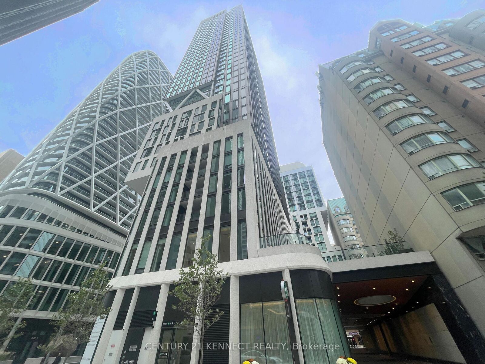Property Photo:  238 Simcoe Street 720  ON M5T 1T4 