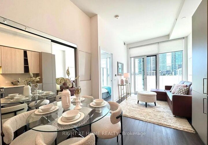Property Photo:  3900 Confederation Parkway 309  ON L5B 0M3 