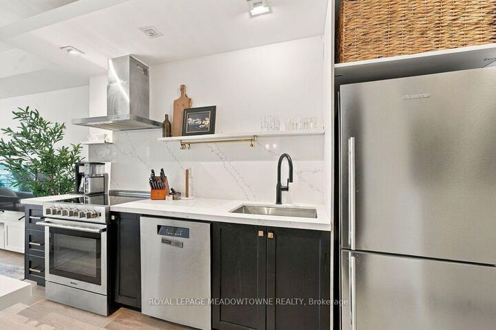 Property Photo:  165 Legion Road N 1321  ON M8Y 0B3 