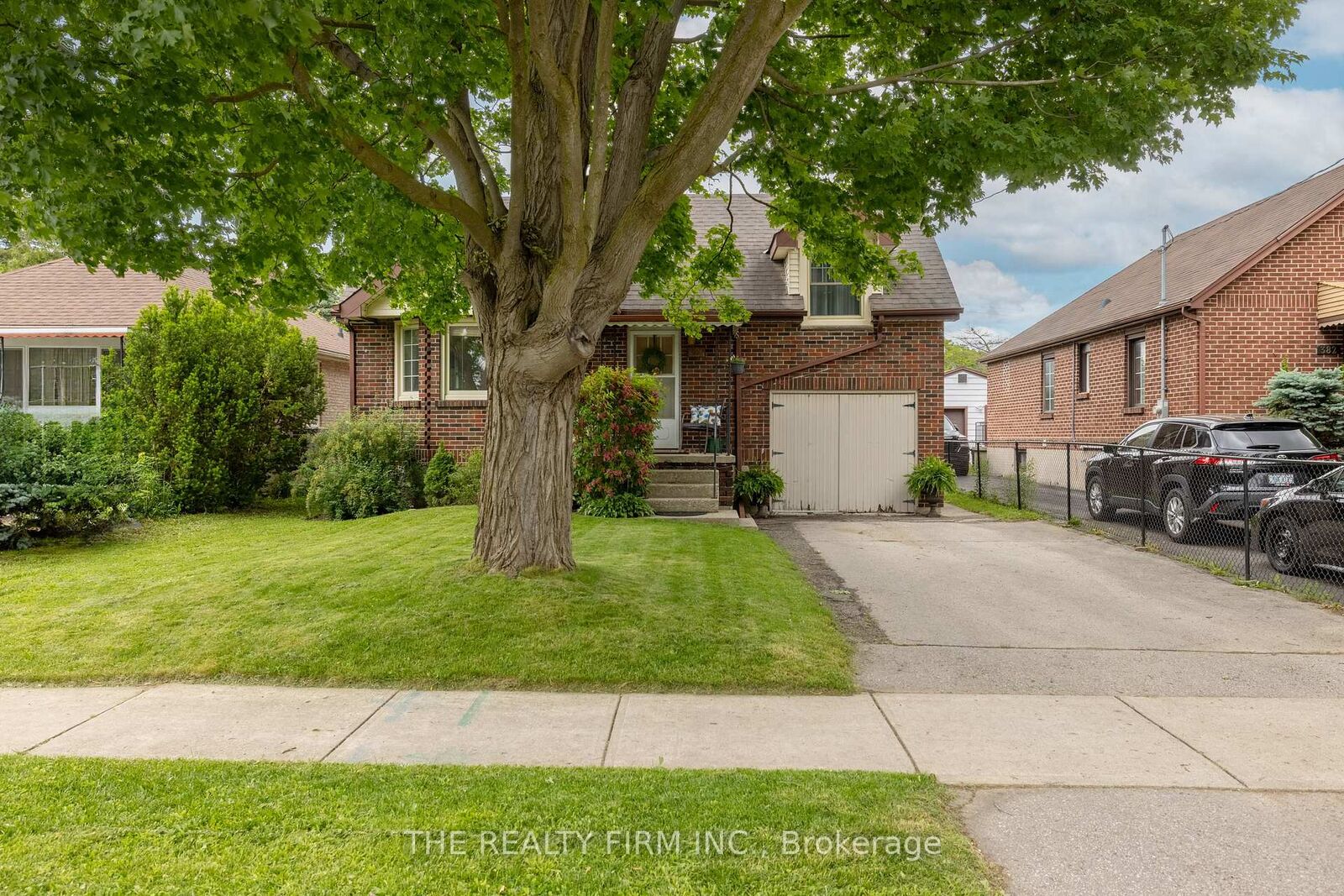 Property Photo:  384 Spruce Street  ON N5W 4N7 