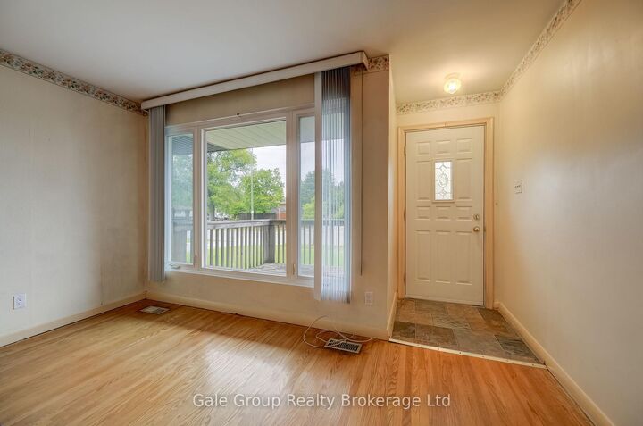 Property Photo: 6 Langstone Crescent ON L7G 4N3