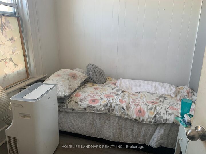 Property Photo: 2 Bascom Street S 6 ON L9P 1P3