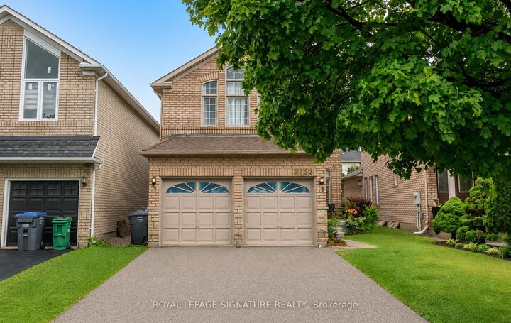 Property Photo:  3252 Laburnum Crescent  ON L5N 7M2 