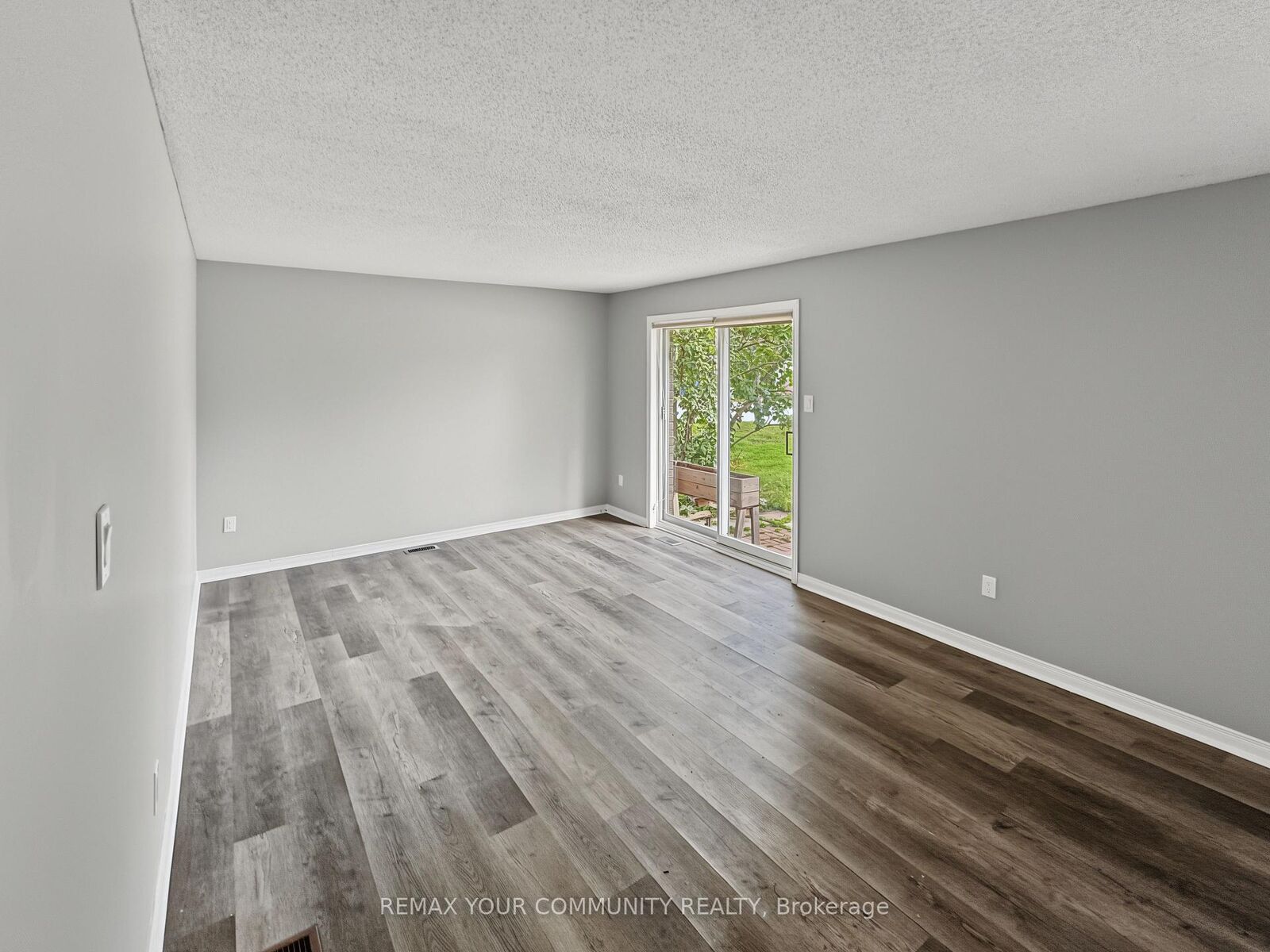 Property Photo:  10 Riverside Drive 101  ON K0M 1A0 
