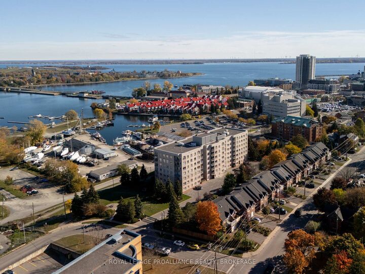 Property Photo:  350 Wellington Street 205  ON K7K 7J7 