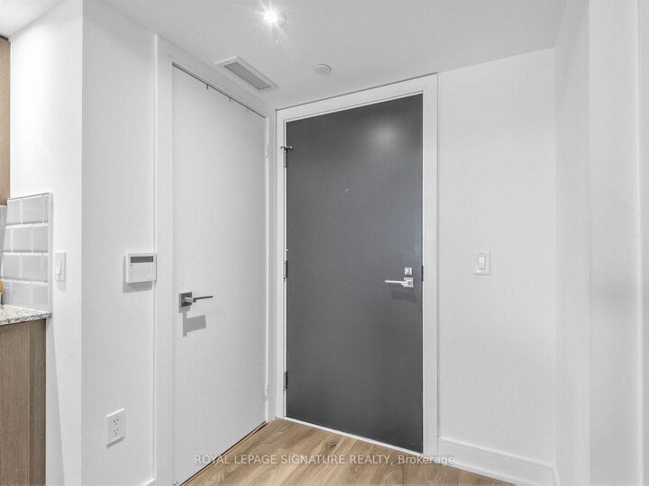 Property Photo:  89 McGill Street 1204  ON M5B 0B1 