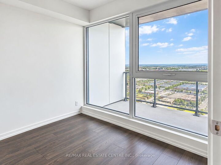 Property Photo: 1000 Portage Parkway 3915 ON L4K 0L1