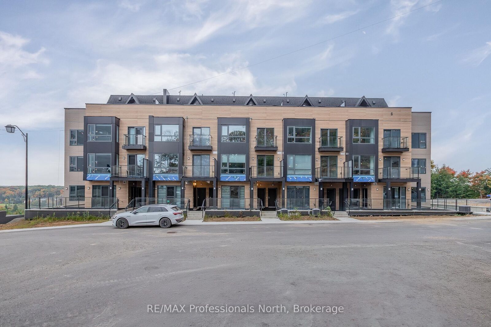 Property Photo:  6 Suncrest Lane 103  ON P1H 0K3 