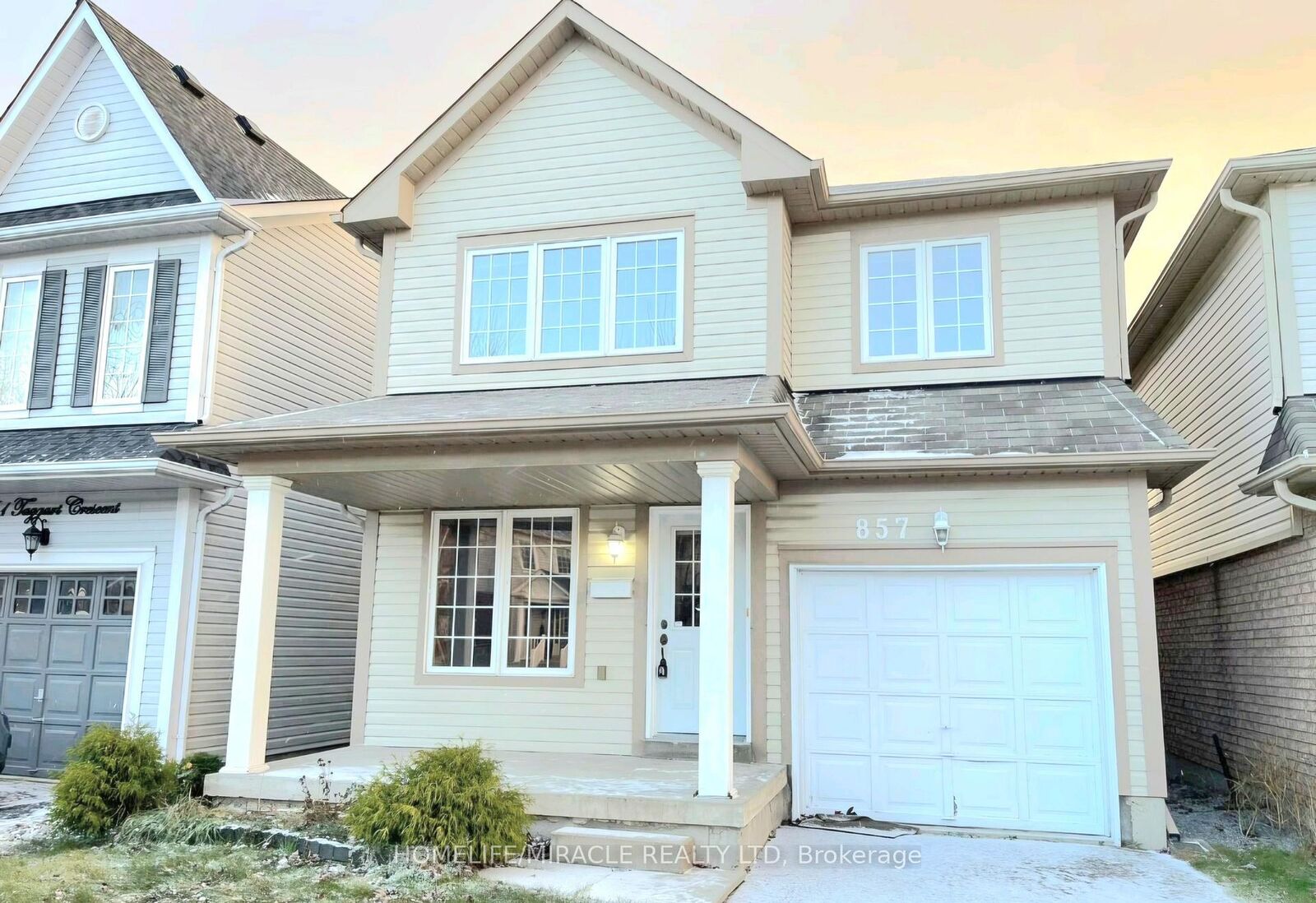 Property Photo:  857 Taggart Crescent  ON L1K 0E6 