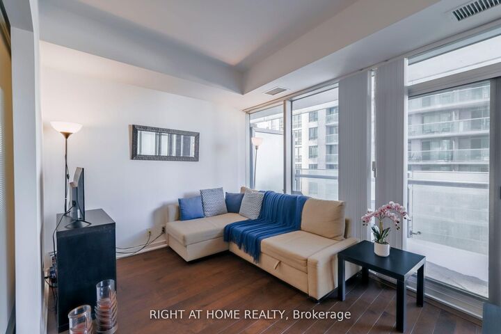 Property Photo:  12 York Street 1906  ON M5J 0A9 