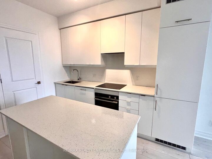 Property Photo:  30 Elm Drive W 1005  ON L5B 0N3 