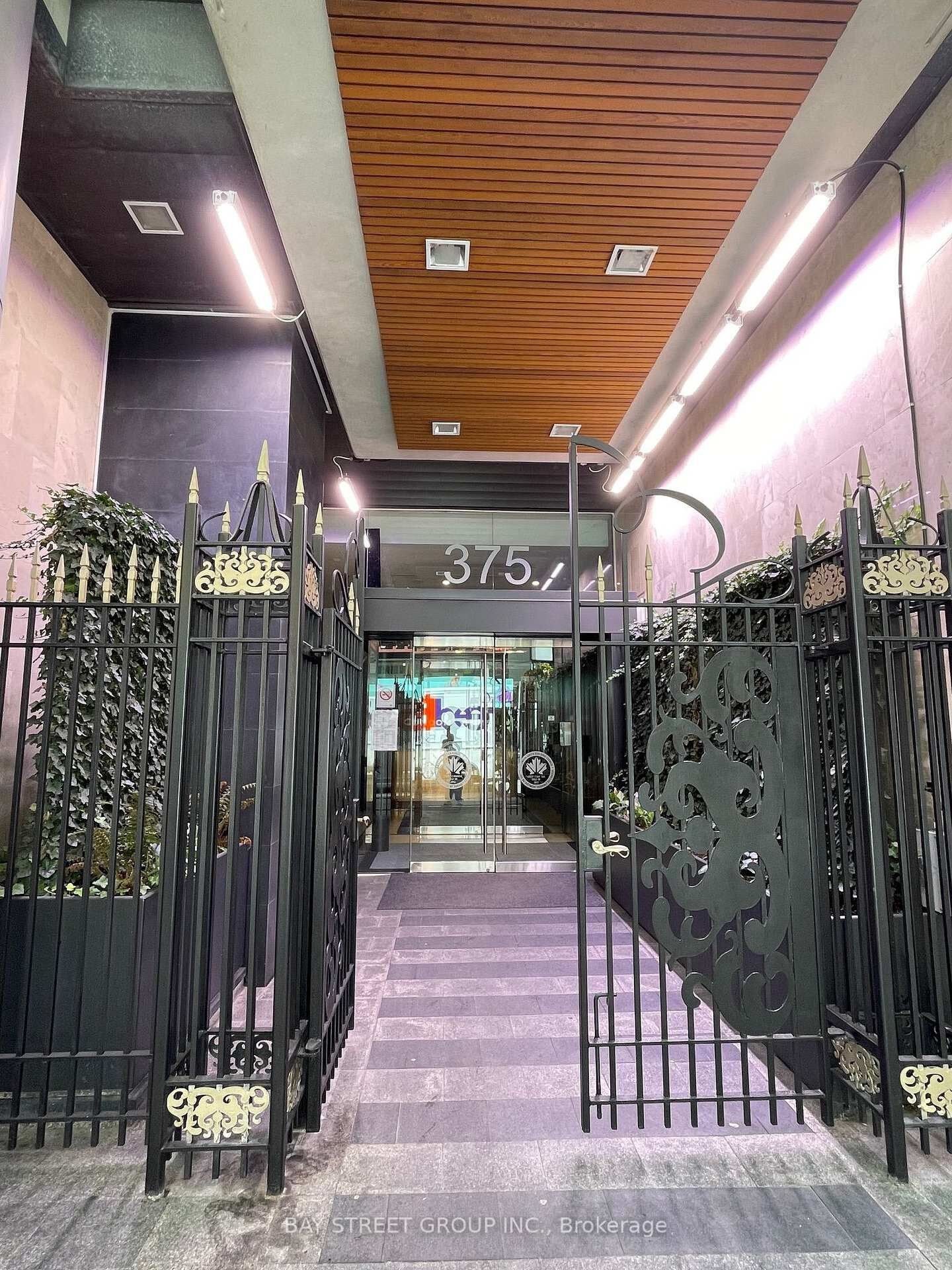 Property Photo:  375 King Street W 2708  ON M5V 1K5 
