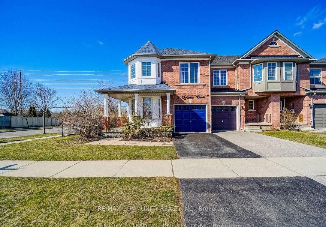 Photo de la propriété:  2 Oglevie Drive  ON L1R 2Y4 