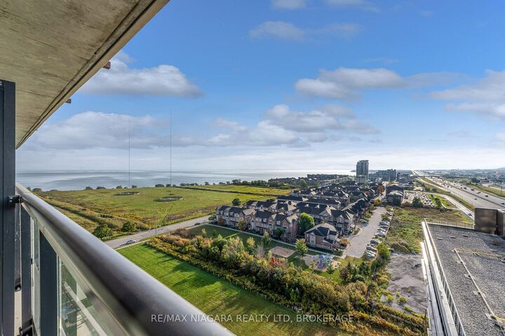 Property Photo:  550 North Service Road 1307  ON L3M 0H9 