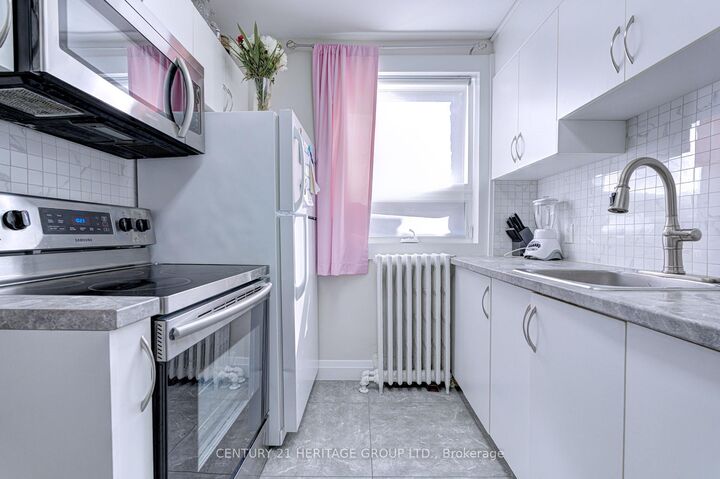 Property Photo:  3065 Lake Shore Boulevard W  ON M8V 1K6 