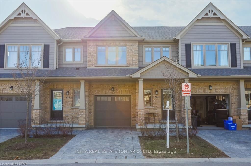 Property Photo:  1924 Cedarhollow Boulevard 121  ON N5X 0K3 