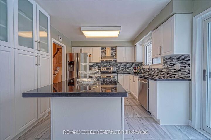 Property Photo:  83 Squire Bakers Lane Upper  ON L3P 3H1 