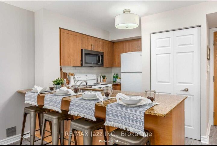 Property Photo:  340 Watson Street W 606  ON L1N 9G1 