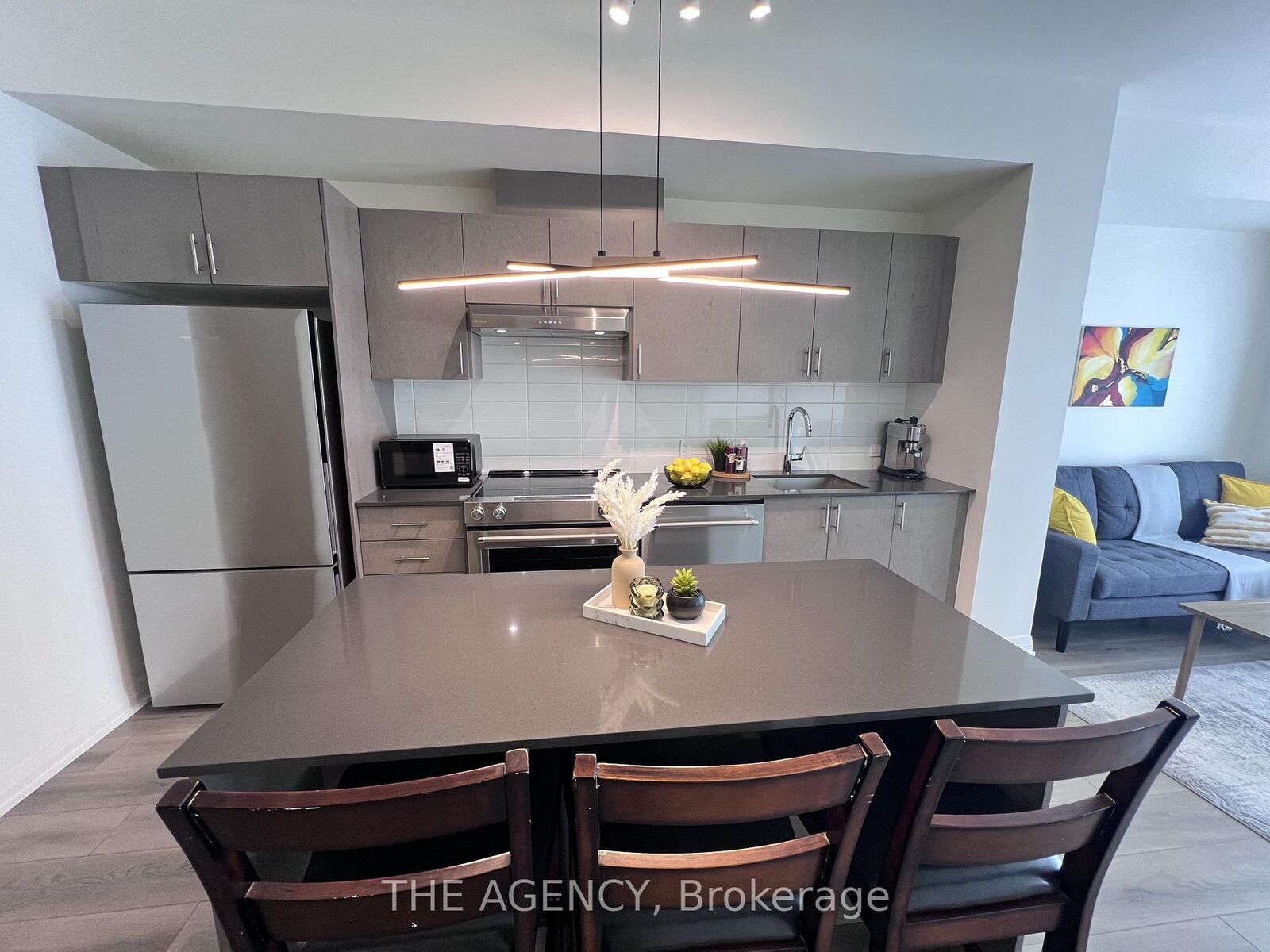 Property Photo:  8960 Jane Street E 1404  ON L4K 0N9 