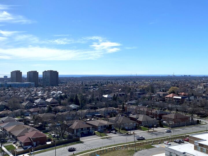 Property Photo:  3525 Kariya Drive 1712  ON L5B 0C2 