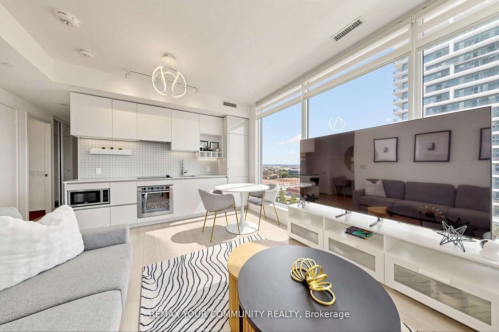 Property Photo:  898 Portage Parkway 1503  ON L4K 0J6 