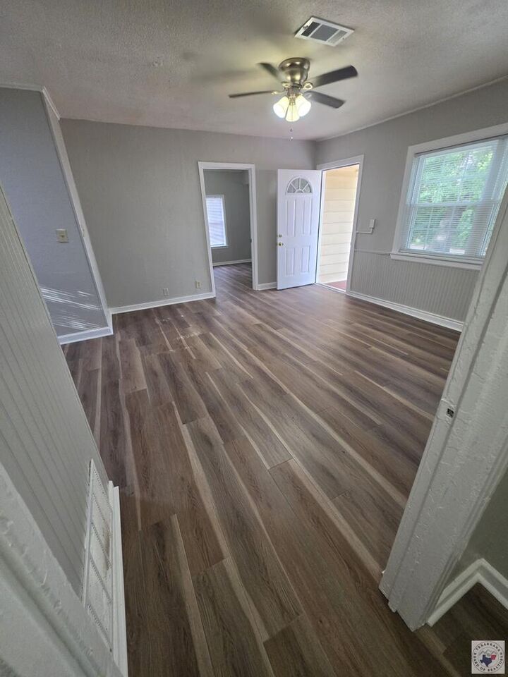 Property Photo: 912 Guam TX 75501