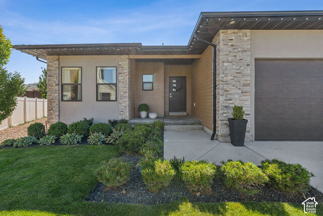Property Photo: 1727 W Packsaddle Cir UT 84065