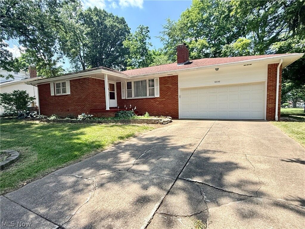 Property Photo: 6230 Foxridge Drive OH 44512