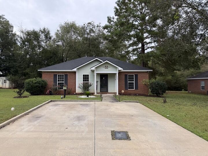 Property Photo: 218 Glade Lane GA 31721