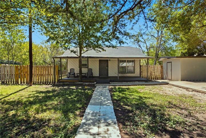 Property Photo: 1527 Boone Street TX 77803