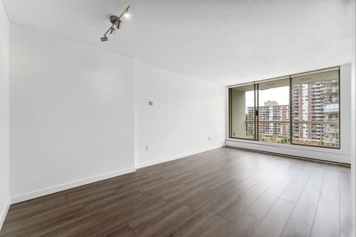 Property Photo:  2008 Fullerton Avenue 802  BC V7P 3G7 