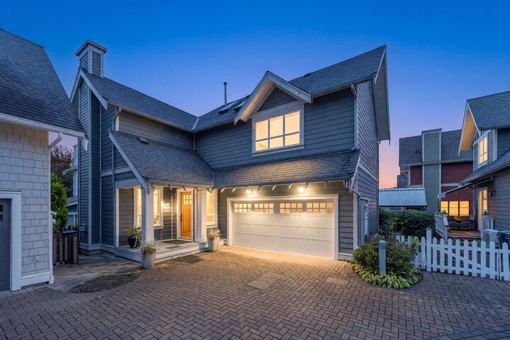 Property Photo:  264 Holly Avenue  BC V3M 0B3 