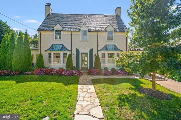 Property Photo:  2109 Foresthill Road  VA 22307 